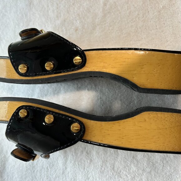 Tory Burch sandals wood platform clogs with gold buckle - Picture 7 of 8